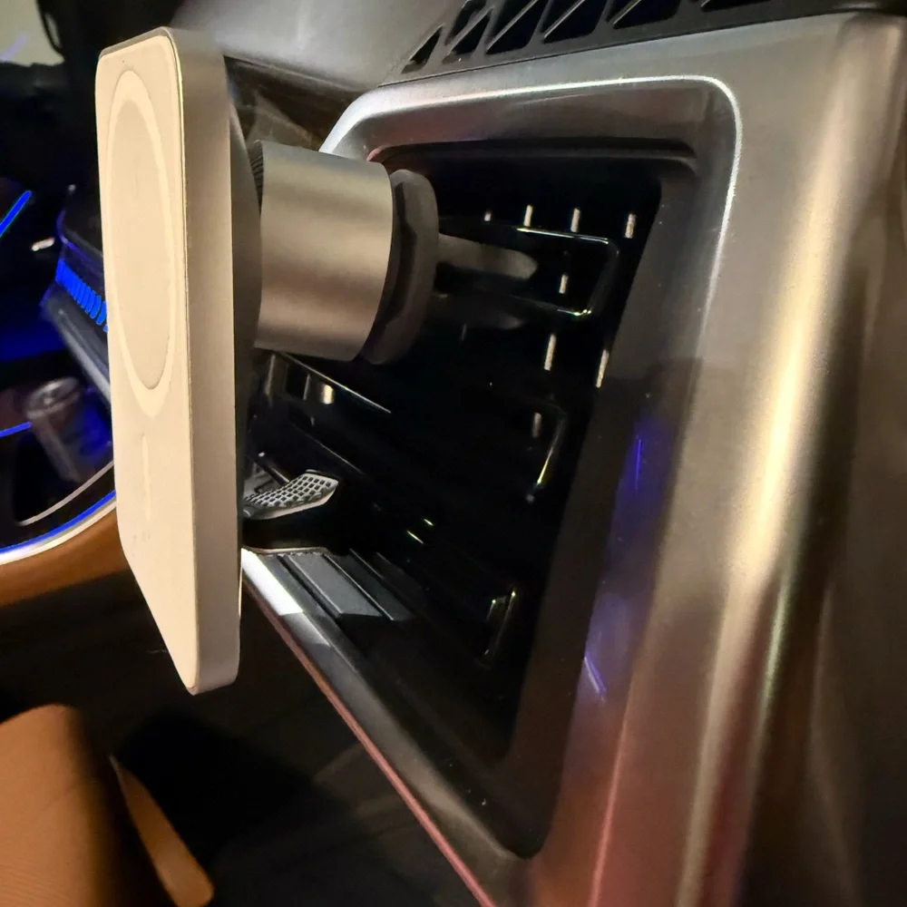 Belkin White Magnetic Car Phone Mount